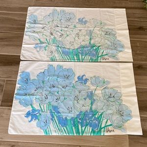 Vintage Lot of 2 Vera Neumann flower floral print pillow cases